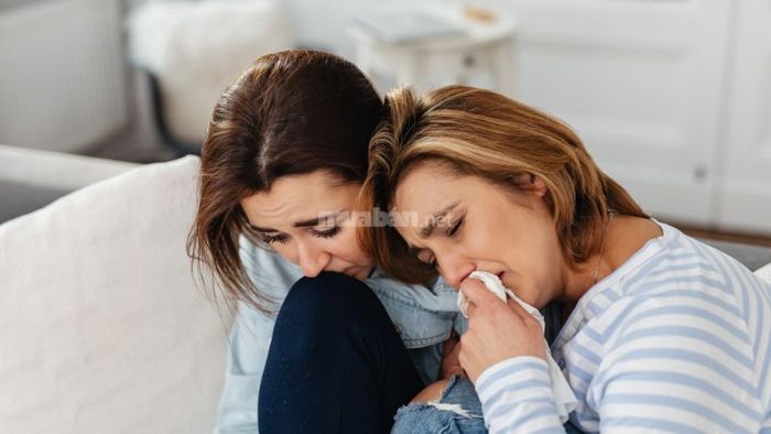 Mơ thấy khóc cùng người khác