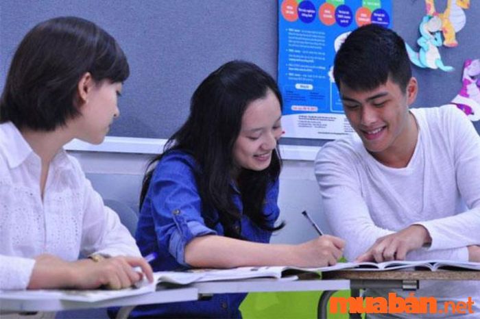 Trợ giảng là người hỗ trợ giảng viên trong công tác giảng dạy tại các trường đại học.