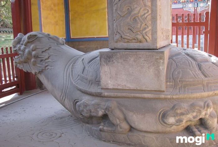 Hình ảnh Long Quy cõng bia đá là một biểu tượng phong thủy đặc sắc
