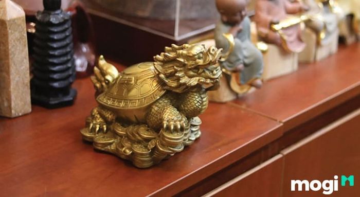 Sử dụng tượng Rùa Đầu Rồng sẽ giúp gia chủ trấn trạch và hóa giải tam sát trong phong thủy