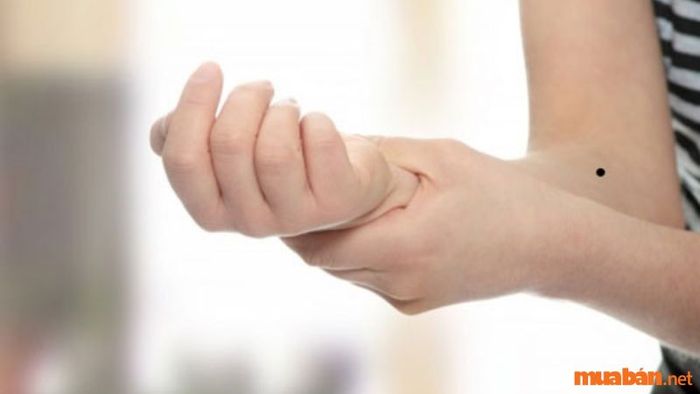 Nốt ruồi ở khuỷu tay mang điềm báo tốt hay xấu?