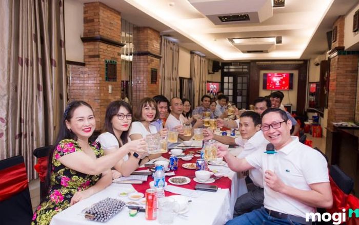 Cấm tổ chức ăn uống, hát hò