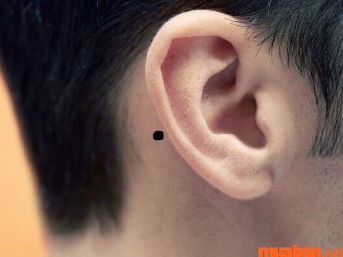 Nốt ruồi sau tai của nam giới có ý nghĩa gì?