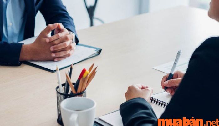 Khi nói đến tuyển dụng, tuyển mộ là bước đầu tiên để tìm kiếm ứng viên đủ khả năng và tiêu chuẩn phù hợp với yêu cầu công việc. Đây là thời điểm các ứng viên bắt đầu nộp hồ sơ để ứng tuyển vào công ty.