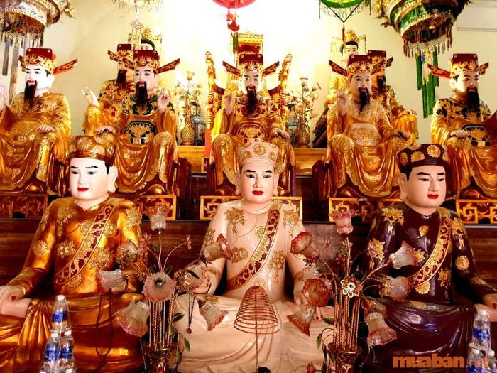 Vũ trụ được chia thành bốn cõi lớn, bao gồm: Thiên Phủ, Nhạc Phủ, Thoải Phủ và Địa Phủ.