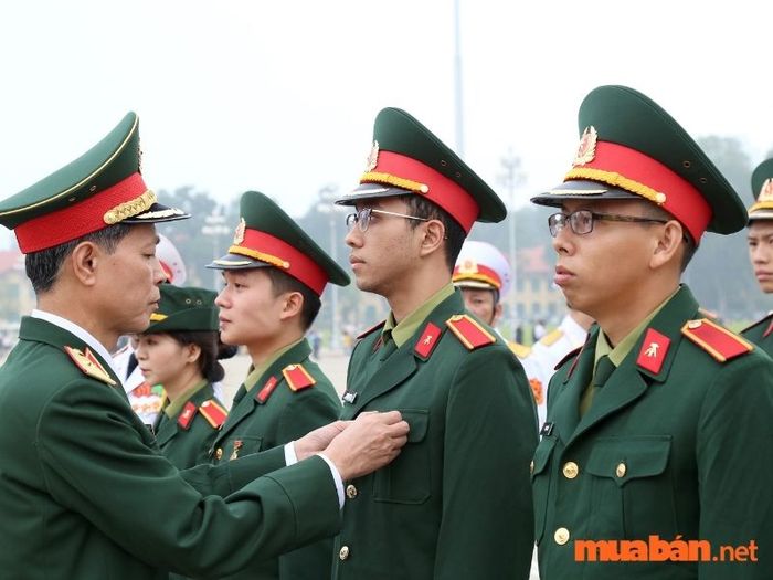 Sĩ quan là người có nhiệm vụ chỉ huy, lãnh đạo trong các lực lượng vũ trang, đảm nhận các chức vụ quan trọng trong quân đội hoặc công an.