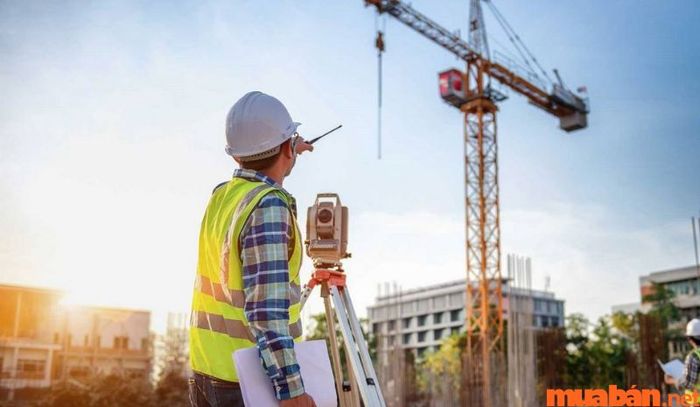 Kỹ sư xây dựng có mức lương ngày càng cao, đặc biệt khi tích lũy nhiều kinh nghiệm, sẽ càng nhận được mức thu nhập cạnh tranh hơn.