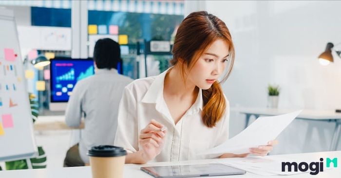 Sao Tấu Thư tại cung Tài Bạch hỗ trợ sự phát triển tài chính và công danh của chủ mệnh.
