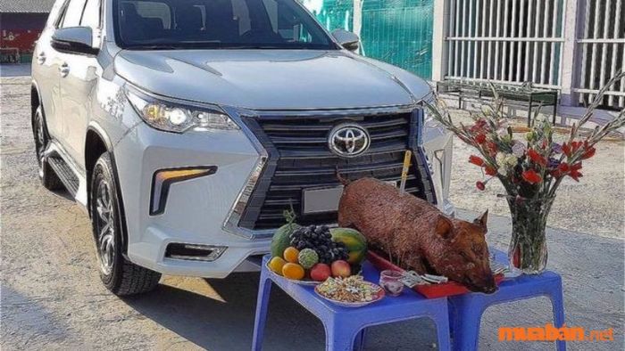 Văn khấn cúng xe cuối năm để cầu bình an và may mắn cho chiếc xe mới mua
