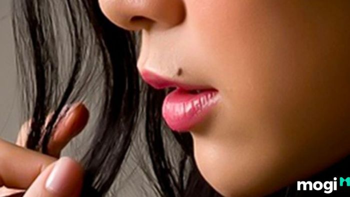 Nốt ruồi phú quý ở gần miệng
