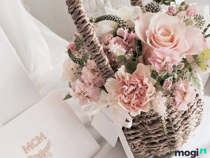cắm hoa để bàn ngày cưới