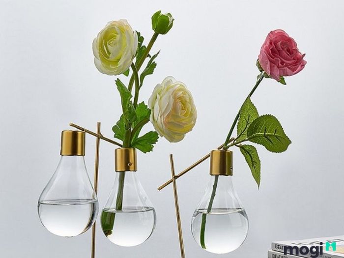 cắm hoa để bàn ngày cưới