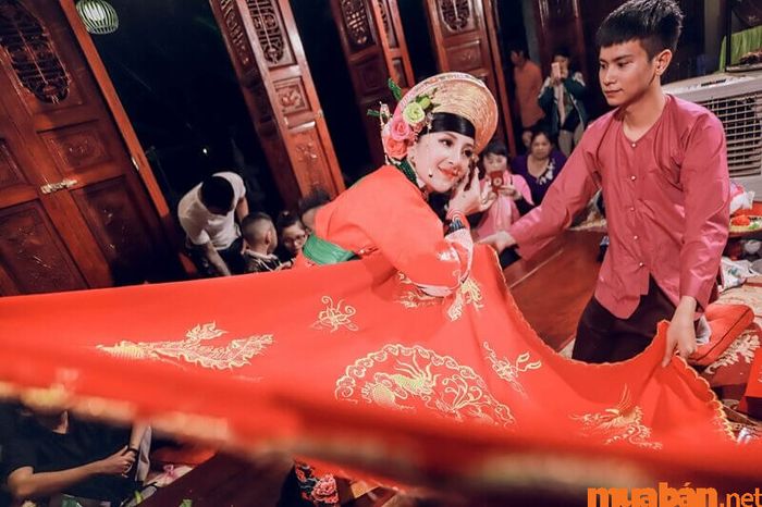 Ai có thể hầu đồng?