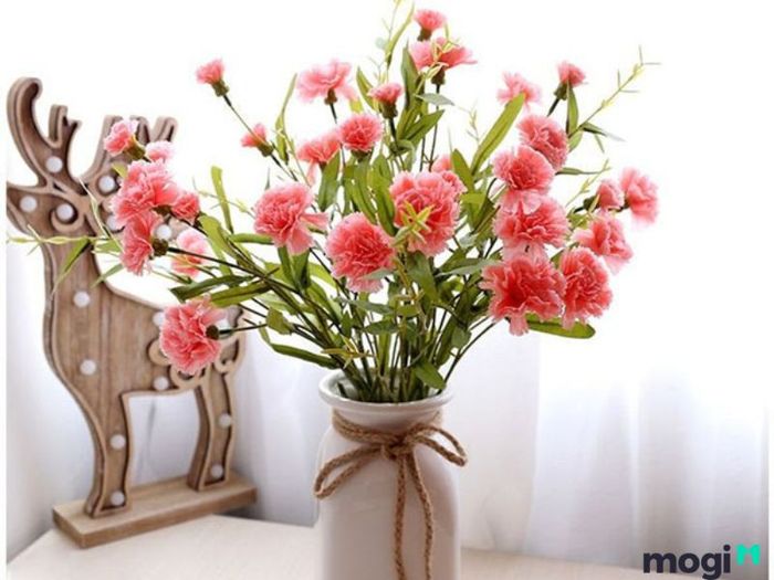 cắm hoa để bàn ngày cưới