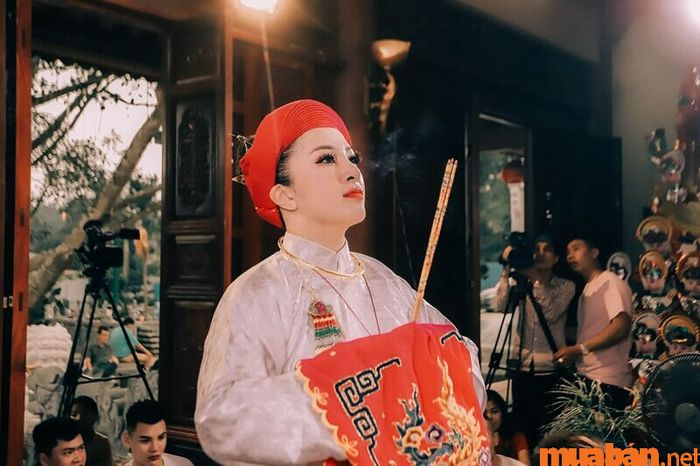 Hầu đồng là gì?