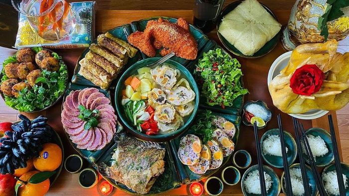 Mâm cơm hóa vàng Tết 2024 Giáp Thìn, cầu mong sự sung túc, no đủ