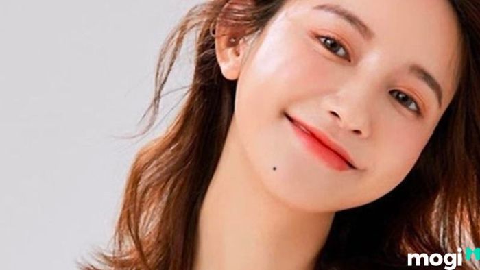 Nốt ruồi phú quý ở cằm