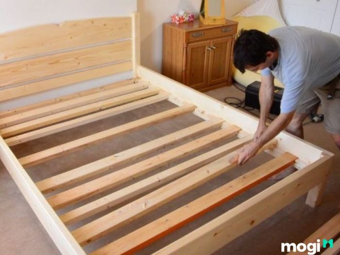 Kiêng kê giường ngủ dưới đèn chùm hoặc quạt trần
