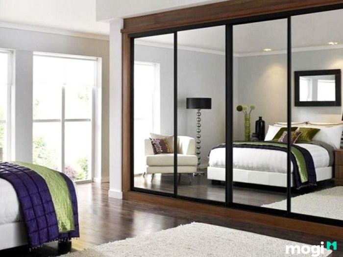 Không nên kê giường ngủ đối diện gương