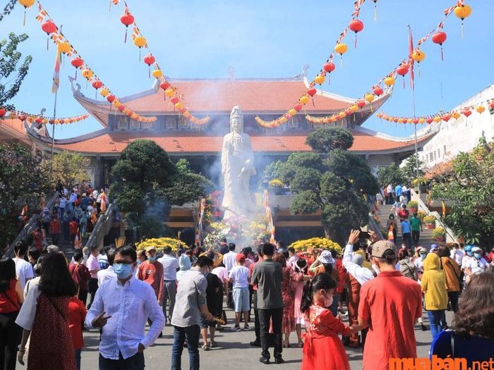Nên đi cầu an vào đầu tháng hoặc vào ngày rằm hàng tháng.