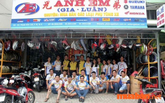 cửa hàng phụ tùng xe máy