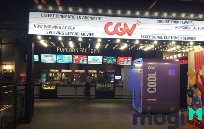 Điểm nổi bật phải kể đến là cụm rạp CGV Saigonres Nguyễn Xí với đa dạng thể loại phim hấp dẫn.