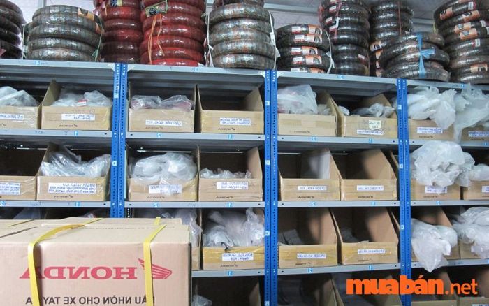 cửa hàng phụ tùng xe máy
