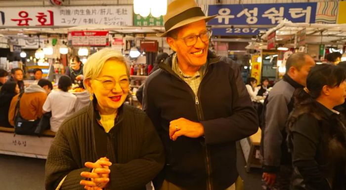 YouTube star Hyunjo Cho shares K-cool tips with Dinogo’s Richard Quest.