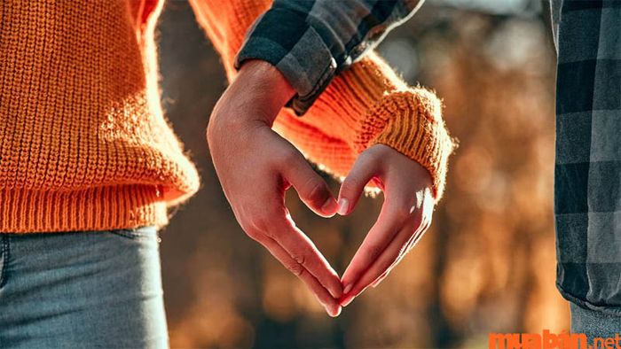 Cặp đôi có thể thể hiện tình yêu của mình qua những món trang sức làm từ đá Topaz.