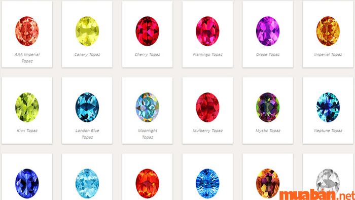 Các màu sắc đá Topaz phổ biến trên thị trường bao gồm vàng, nâu, xanh dương, cam, hồng và tím, mỗi loại mang một vẻ đẹp riêng biệt.