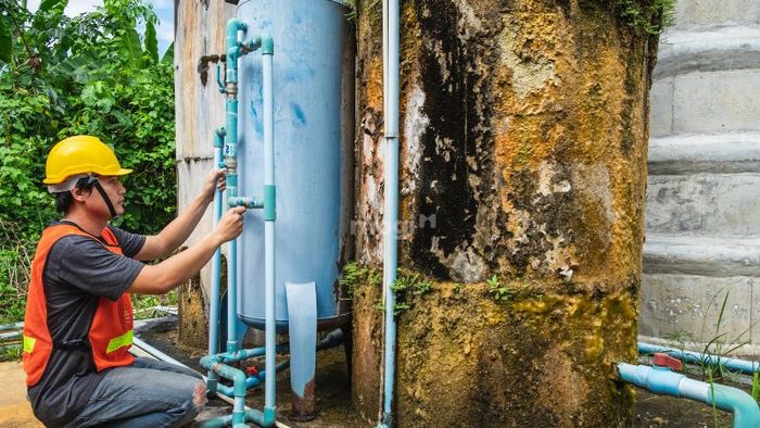Việc lắp đặt hệ thống thoát nước ở phía sau ngôi nhà có thể gây ra năng lượng xấu, ảnh hưởng đến vận khí của gia chủ.