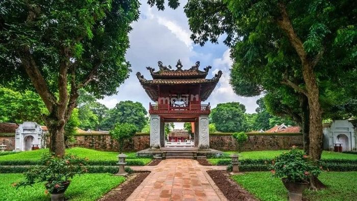 Văn Miếu – Quốc Tử Giám, di tích lịch sử đặc biệt, gắn liền với những giá trị văn hóa và trí thức của dân tộc Việt Nam.