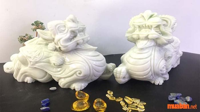 Ngọc cẩm thạch có kích thước lớn thường được chế tác thành những tác phẩm nghệ thuật có quy mô lớn.