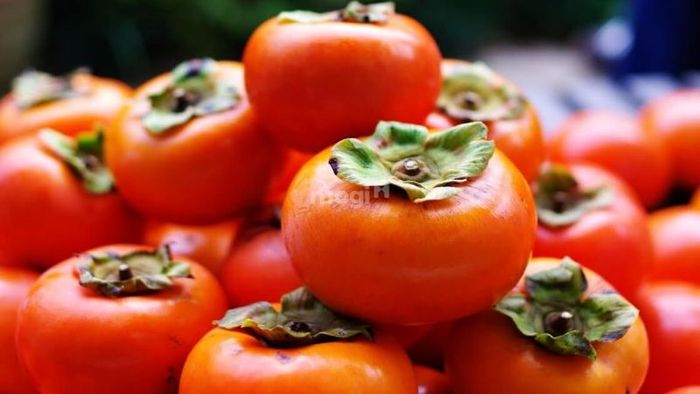 Ý nghĩa quả hồng đỏ trong mâm cúng làm nhà – Nguồn: Internet