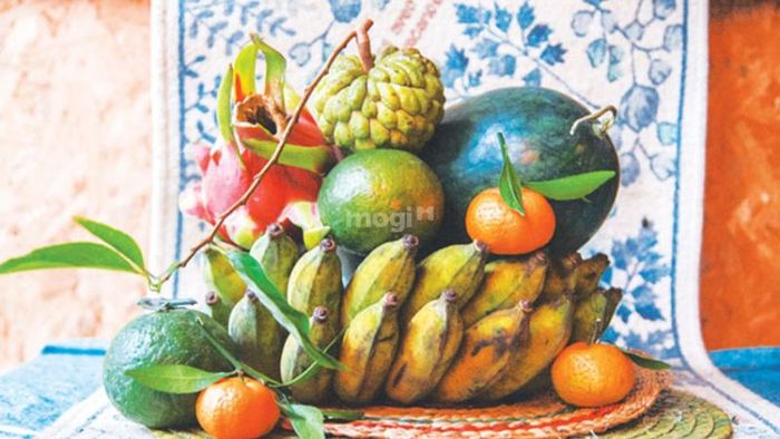 Trang trí mâm ngũ quả với sự kết hợp màu sắc sinh động – Nguồn: Internet