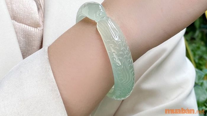 Đánh giá mức độ nứt của ngọc cẩm thạch.