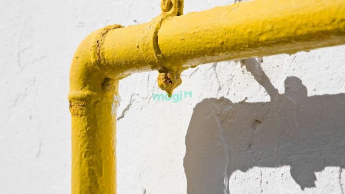 Lựa chọn vật liệu tự nhiên và màu sắc đường ống thích hợp để tạo cảm giác tích cực và năng lượng trong ngôi nhà.