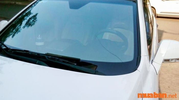 Kính xe ô tô đóng vai trò quan trọng trong cấu tạo của xe