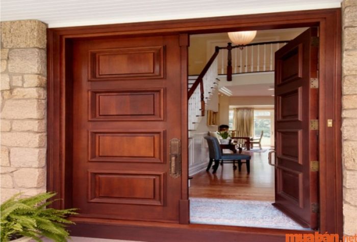 Cửa chính đóng vai trò quan trọng trong việc đón nhận khí vận vào nhà, vì vậy cần lựa chọn hướng cửa phù hợp với bản mệnh của gia chủ.