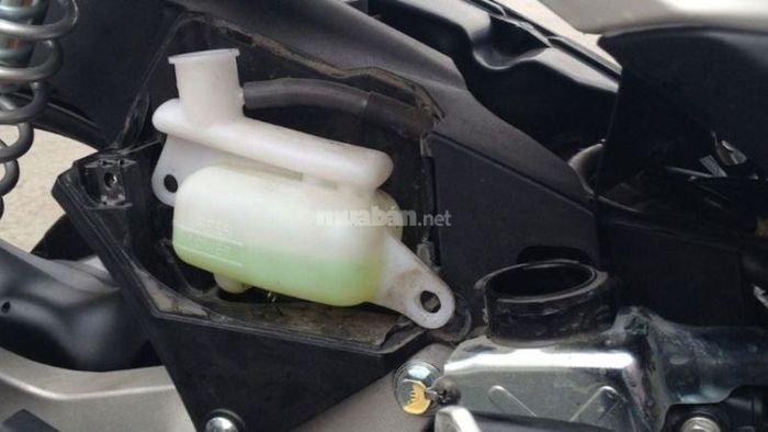 Thay nước mát cho xe Air Blade là một công việc quan trọng giúp xe vận hành ổn định hơn.