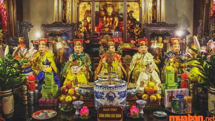 Binh Tứ Phủ là lực lượng tinh nhuệ, chuyên trông coi các đền thờ của mỗi phủ.