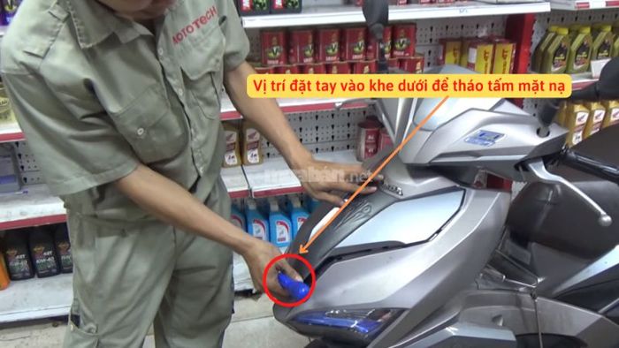 Bình ắc quy của xe Air Blade ở đâu?
