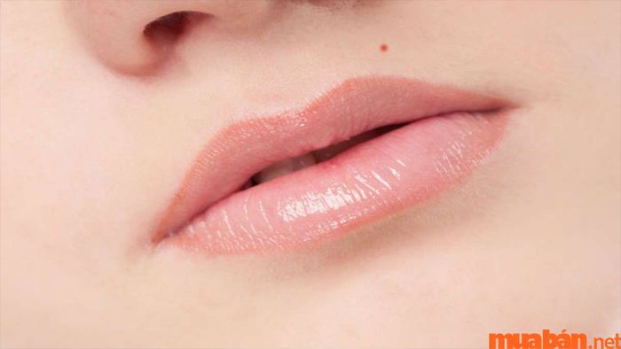 Ý nghĩa của nốt ruồi son trên môi phụ nữ