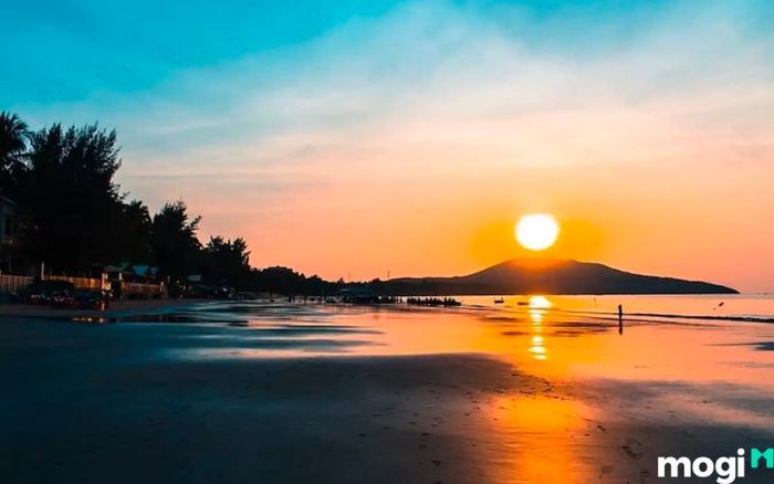 Tìm Hiểu Về Biển Hòn Rơm Mũi Né