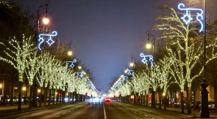 Andrassy Avenue dazzles with sparkling Christmas lights, adding extra charm to the festive atmosphere.