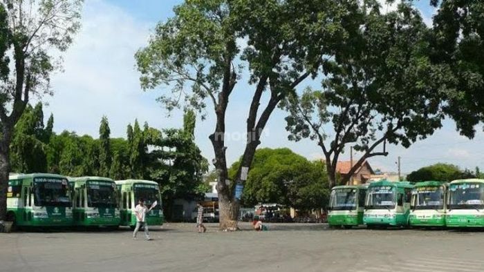 Di chuyển bằng xe buýt đến Ngã Tư Bà Điểm