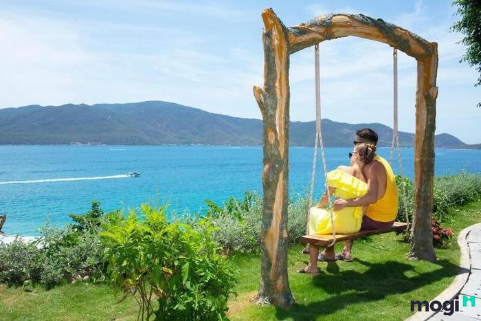 Chụp Ảnh Check-in Tại Đảo Hòn Tằm