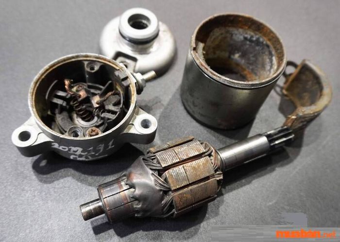 Chổi than bị mòn