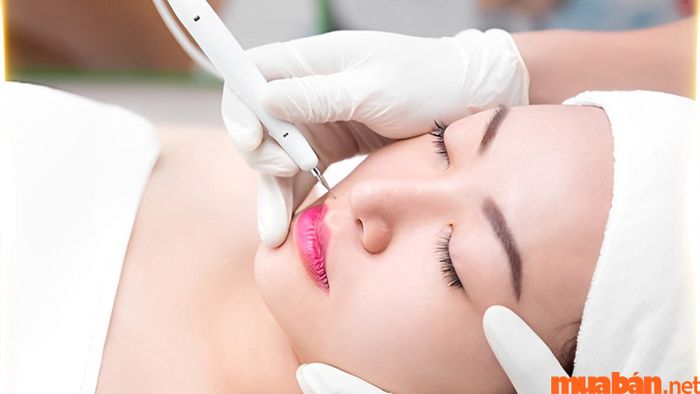 Có thật sự nên xăm nốt ruồi son để cầu tài lộc hay không?