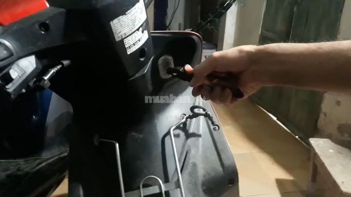 Cách mở ổ khoá từ xe máy chi tiết